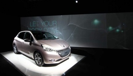 peugeot 208 Sneak preview nieuwe Peugeot 208 exclusief in Nederland 0
