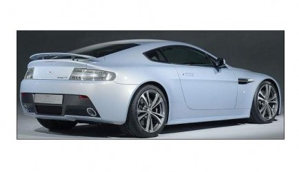aston-martin v12-vantage Aston Martin V12 Vantage RS veelbelovend