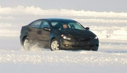 hyundai sonata Oog in oog met vierdeurscoupé van Hyundai 0
