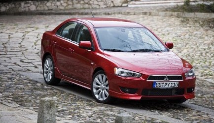 mitsubishi lancer Mitsubishi Lancer Sports Sedan in de showroom