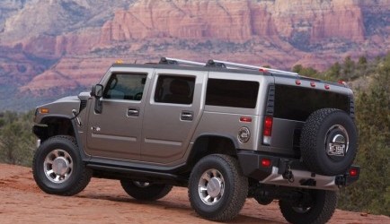 hummer h2 Hummer H2 doet het zuiniger, sneller en voor minder 0