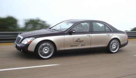 Flinke vaart in Maybach met Brabus SV12S 0
