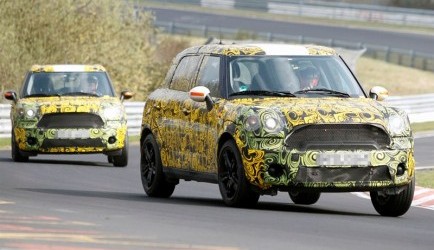 mini mini Mini Crossman verkent de Nurburgring (update: Countryman?)