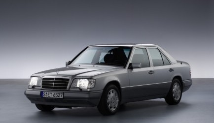 mercedes-benz e-klasse Eerste generatie Mercedes-Benz E-Klasse 25 jaar 0