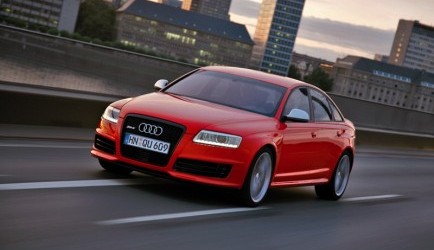 audi Audi RS6 vliegt tijdelijk 303 km/u - in alle luxe