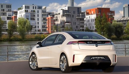opel ampera Opel Ampera rijdt naar Gen�ve