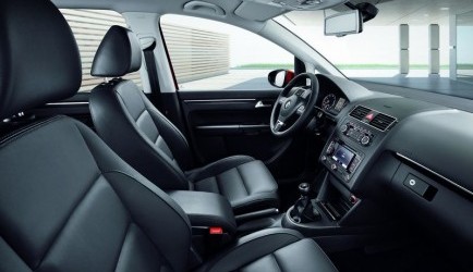 volkswagen touran Nieuw gezicht en verse motoren voor Volkswagen Touran 0
