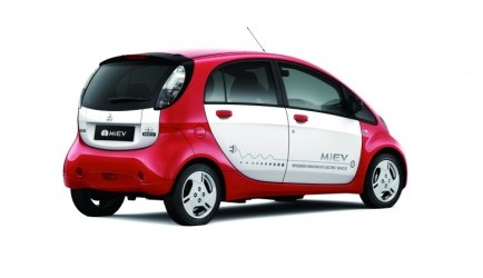 mitsubishi i-miev Mitsubishi i-MiEV en nieuwe diesels Lancer en Outlander op weg naar Parijs