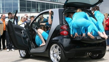 smart Passen en meten - 13 personen in een smart 0