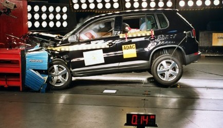 i30 Boem is ho � Ford Mondeo, VW Tiguan en Hyundai i30 tegen de muur