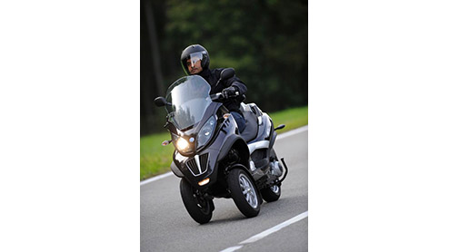 Legaal motorrijden met een autorijbewijs op de Piaggio MP3 LT 2