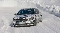 Mercedes CLA 45 AMG in de sneeuw