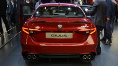 Alfa Romeo Giulia QV speelt krachtig opwarmertje