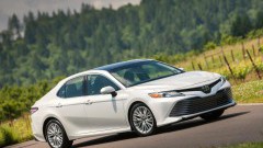 Amerikaanse Toyota Camry koerst naar Europa