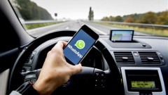 Appen en SMS'en mogelijk geheel verboden in de auto