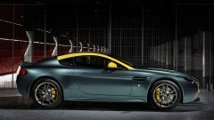 Uitgeklede Aston Martin V8 Vantage N430