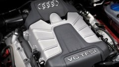 Audi zoekt het weer in de pk�s. Dit keer is de S4 aan de beurt! Niet meer met een V8, maar wel een drieliter V6 met compressor, goed voor 333 pk. Samen met de nieuwe zeventraps S tronic versnellingsba