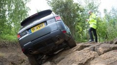 Autonoom terreinrijden en parkeren met Range Rover