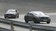Mercedes-Benz CLK paradeert onze kant op