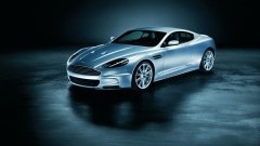 Zie ginds komt de Aston Martin DBS!
