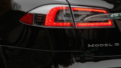Daimler verkoopt belang in Tesla