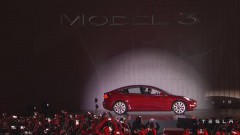 Eerste exemplaren Tesla Model 3 afgeleverd