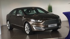 En de Ford Vignale Mondeo kost....44.945 euro