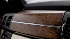 Over niet al te lange tijd gaat de Mercedes-Benz GLK-Klasse de Nederlandse wegen op. Zijn �gepaste� afmetingen en hoekige belijning geven de GLK een vertrouwde terrein-look mee, maar ook op de weg sta