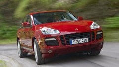 Porsche Cayenne GTS in volle vaart onderweg