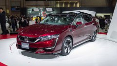 Honda maakt ruimte voor Clarity Fuel Cell en kleurige Jazz