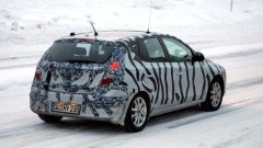 Afgelopen december konden we je al foto�s laten zien van Hyundai�s nieuwste middenklasser, maar toen was deze nog flink ingepakt. Op de nieuwe foto�s is het al een stuk duidelijker wat we kunnen verwa