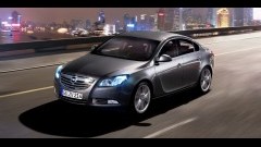 Opel Insignia dubbel in de picture