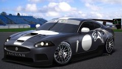 XKR in een race jasje