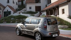 Studiemodel Kia Soul en C'eed hybride onderweg naar Parijs