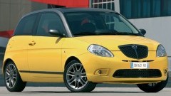 Lancia Ypsilon met Momo pakket