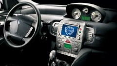 Lancia Ypsilon met Momo pakket