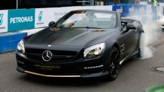 Mercedes viert wereldkampioenschap F1 met speciale SL 63 AMGs