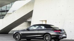 Na sedan en combi volgen C-klasse coup� en cabrio