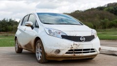 Nissan test vuil- en waterafstotende autolak