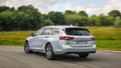 Opel verkocht binnen het jaar al 100.000 exemplaren van de nieuwe Insignia.