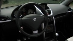 De evenaar voorbij met de Peugeot 207 CC