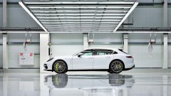 Porsche Panamera Sport Turismo begint reis door de fabriek