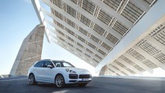 Porsche vent auto's via radioreclame!