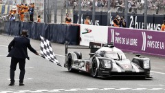 Porsche wint Le Mans na bizarre ontknoping
