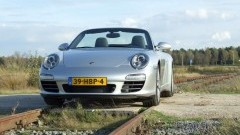 Porsche 911 Carrera 4S Cabriolet gaat als op rails