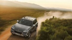 Grote held � Porsche Cayenne S Transsyberia