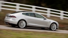 Prijskaartjes voor Tesla Model S D-versies