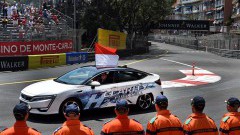 Prins Albert van Monaco maakt ererondje met Honda Clarity