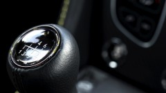 Roeren in zeven gangen met Aston Martin V12 Vantage S