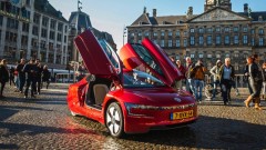 Superzuinige Volkswagen XL1 in Nederland de weg op